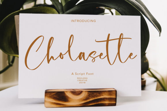 Cholasette Script: A Romantic Typeface for Modern Designs